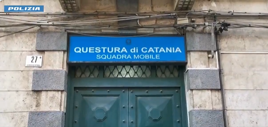 Morto in Questura dopo la fuga in scooter a Catania, due indagati