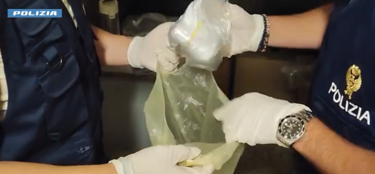 Esplosivi, arma clandestina e droga, arrestato a Gela pregiudicato dopo fuga di diversi giorni Esplosivi, arma clandestina e droga, arrestato a Gela pregiudicato dopo fuga di diversi giorni