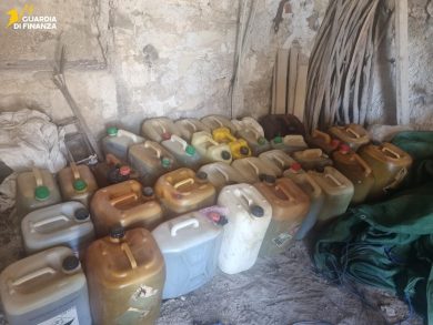 Agrigento, sequestrati oltre 700 litri di gasolio in un autocarro