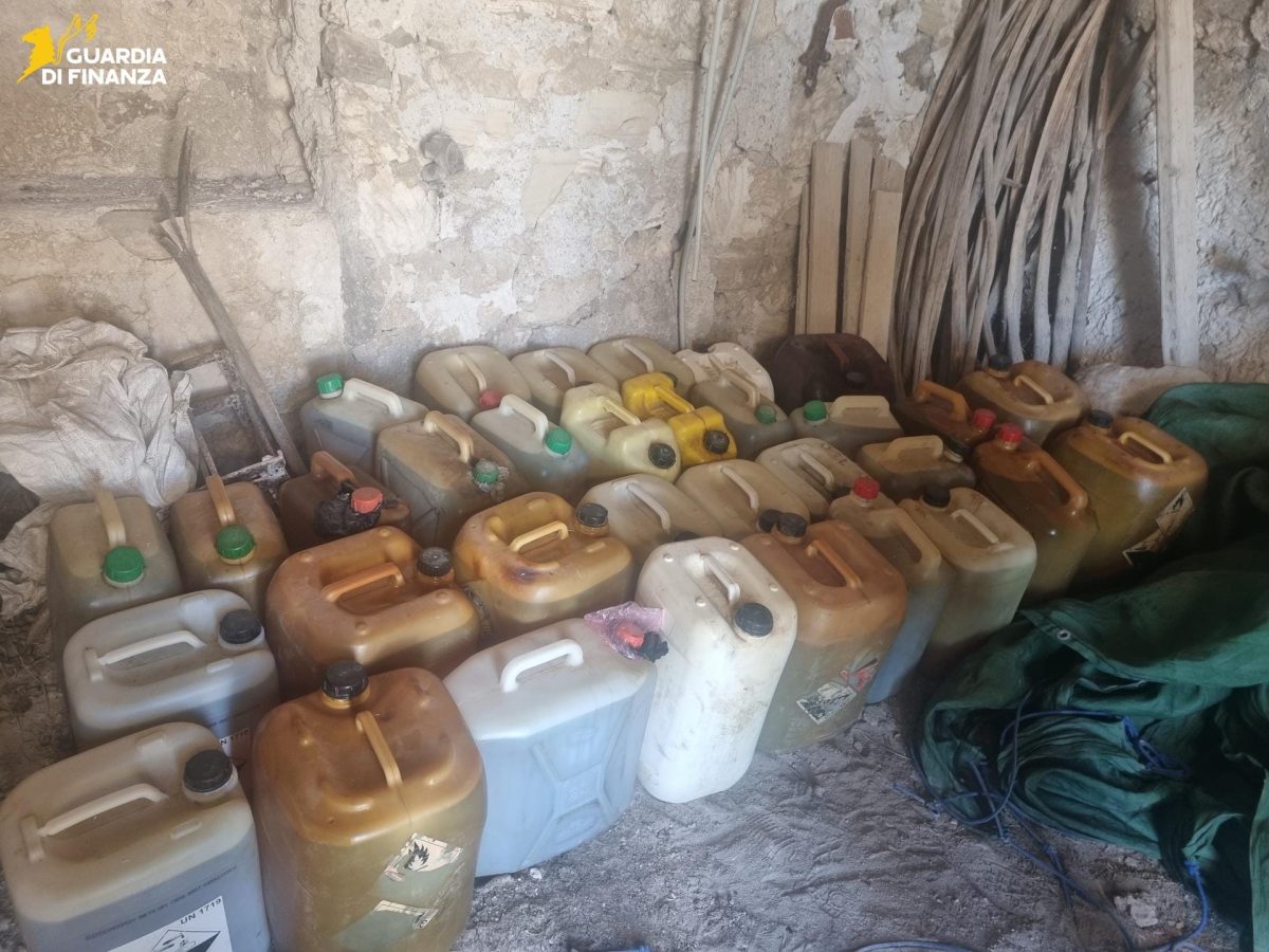 Agrigento, sequestrati oltre 700 litri di gasolio in un autocarro