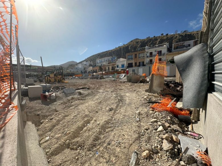 Riqualificazione piazza a Mondello, “Lavori ancora fermi, servono tempi certi. Commercianti preoccupati”