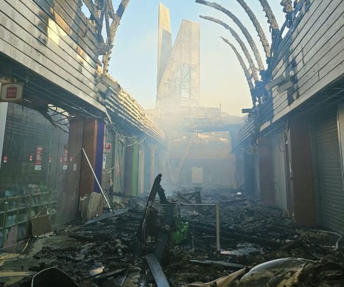 VIDEO | “C’è l’inferno qui dentro”, distrutto il centro commerciale Conca d’oro a Palermo