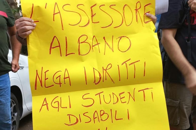 VIDEO | In Sicilia studenti con disabilità senza assistenza igienico-personale, manifestazione dei lavoratori