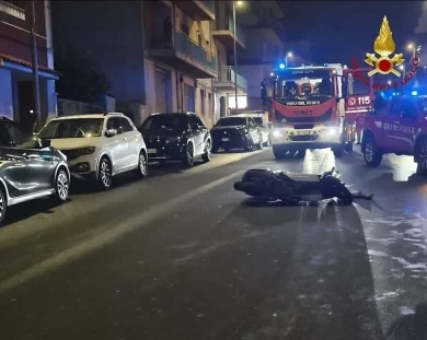 Incidente a Ragusa, anziano investito da scooter: è grave