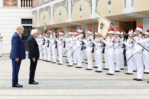 Monaco-Italia, Mattarella accolto dai principi Alberto II e Charlène