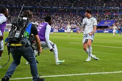 Calcio, Francia-Italia 1-1, Bastoni risponde a Olise