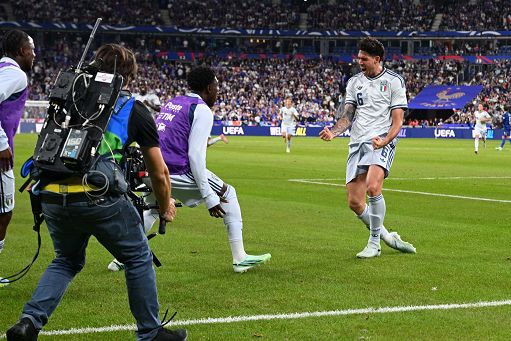 Calcio, Francia-Italia 1-1, Bastoni risponde a Olise