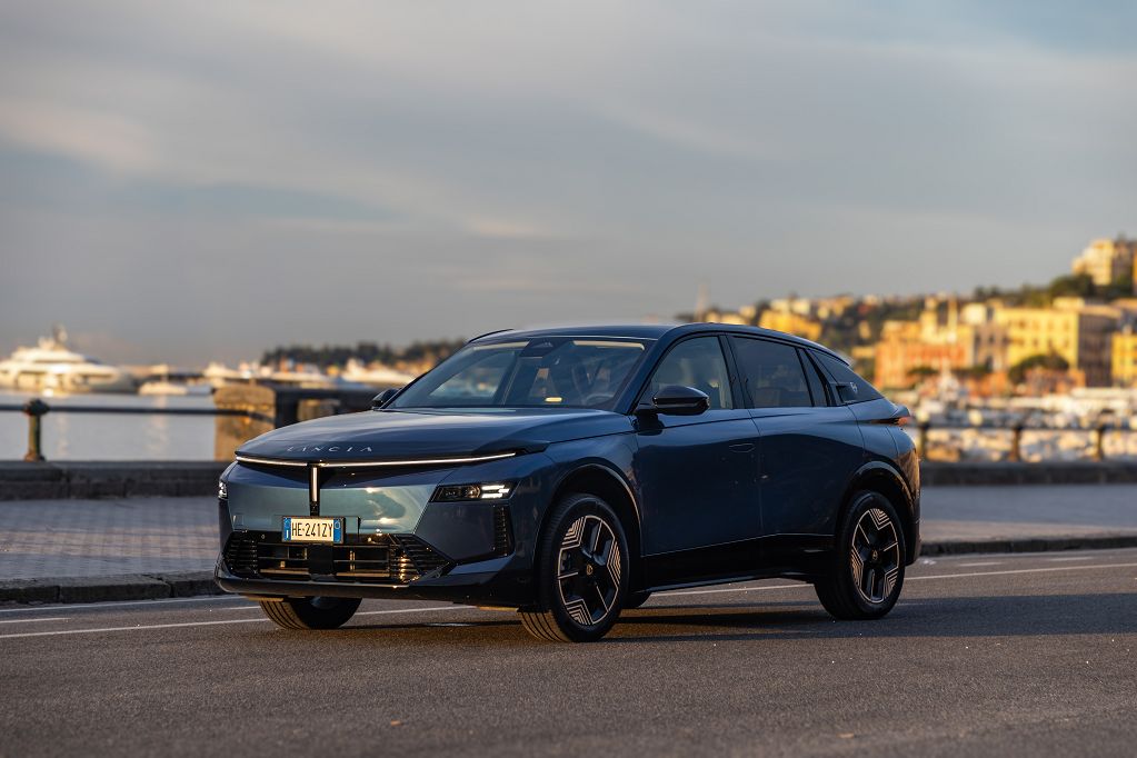Lancia: nuova Gamma debutta a Parigi, ibrida ed elettrica fino a 740 km