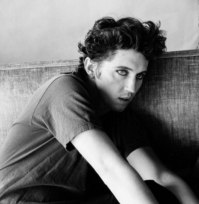 Troye Sivan pubblica il suo quarto album She’s the Best