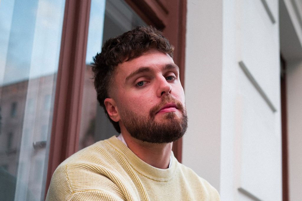 Chris de Sarandy torna col nuovo singolo indie-pop “What a View”
