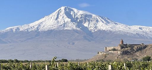 Armenia, la nuova Guida Verde Touring tra monasteri e Ararat