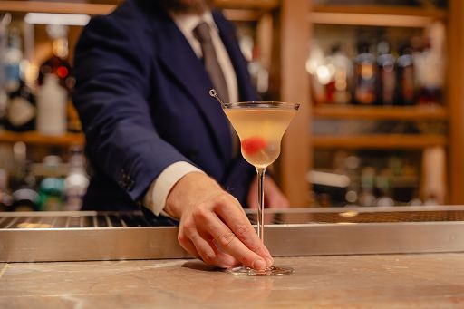 Bere meno, ma meglio: nuova arte del cocktail consapevole a Milano