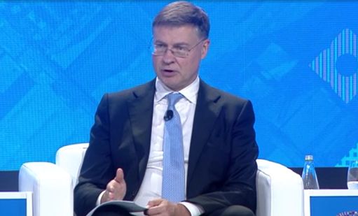 Ue, Dombrovskis: rivedremo al rialzo le previsioni crescita sul 2026