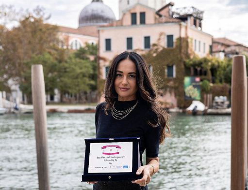 Vino, il progetto “Malvasia Pop Up” vince l’Iter Vitis Award 2026