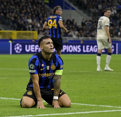 Calcio, infortunio Lautaro, stop per un mese Calcio, infortunio Lautaro, stop per un mese
