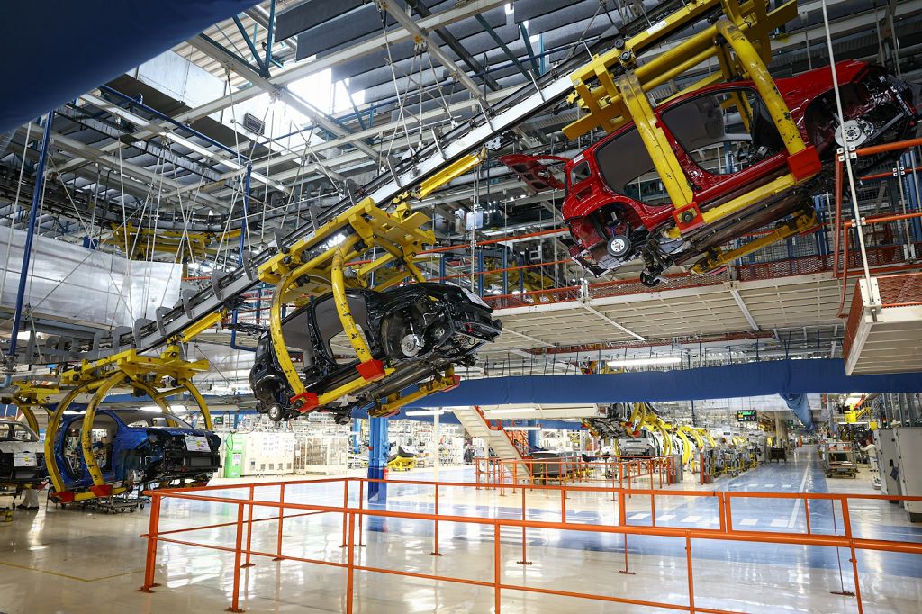 Acea: Europa vende più auto ma produce meno, avanza la Cina
