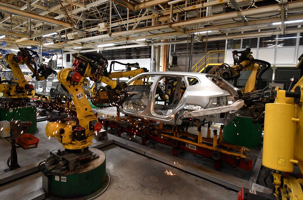 Auto: S&P alza stime vendite Europa, taglia quelle mondiali e cinesi