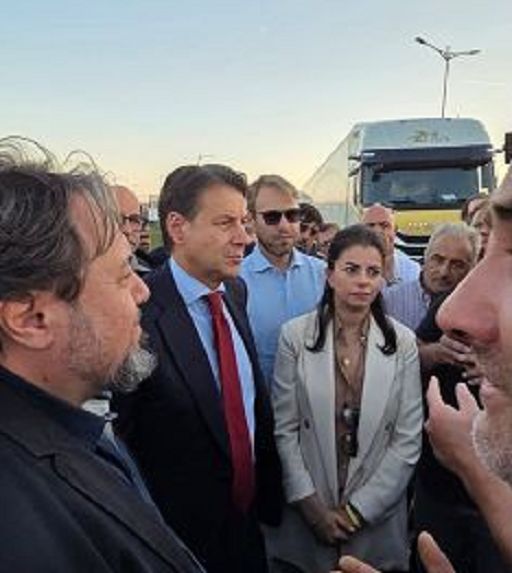 Carburanti, Conte in Campania incontra autotrasportatori in sciopero