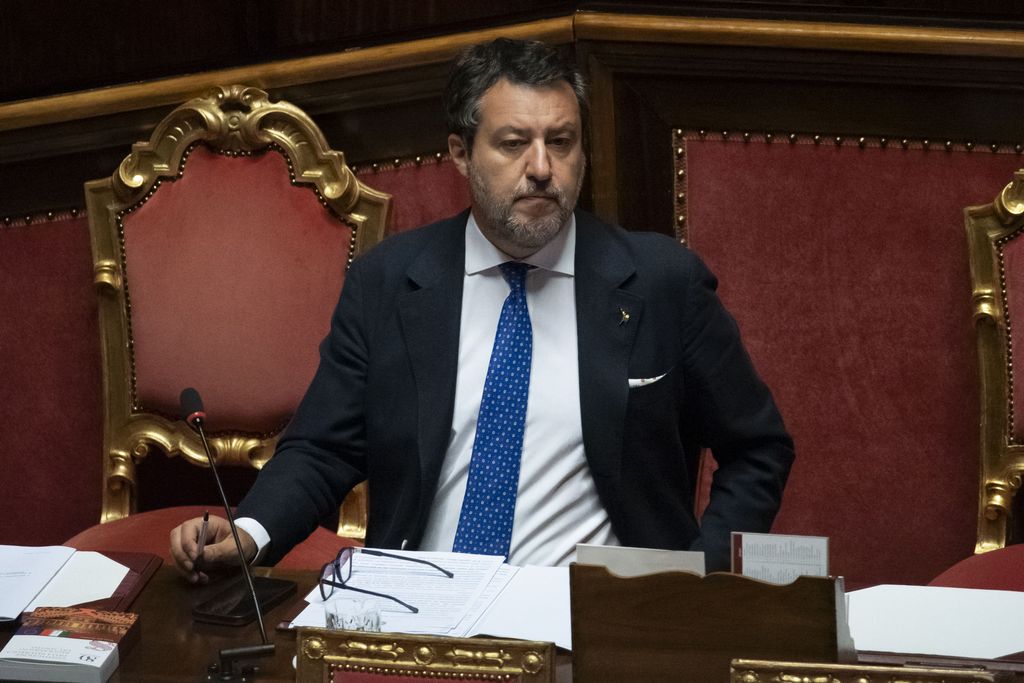 Cortei, Salvini: guerriglia urbana da vigliacchi e criminali