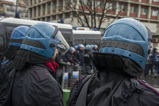 Questura Milano: 32 arresti per disordini domenica, 23 sono minori