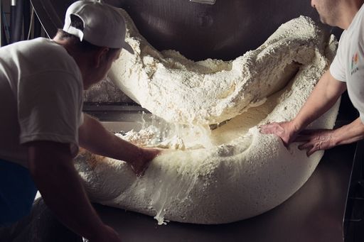 Stop produzione mozzarella bufala Dop per blocco trasporti