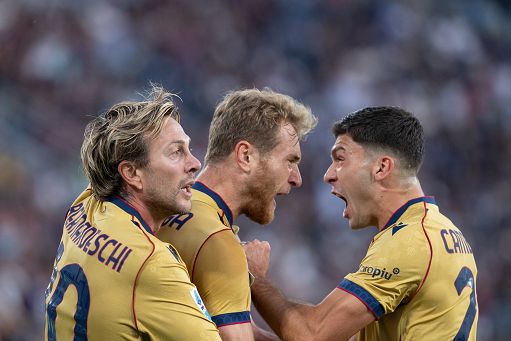 Bologna in trasferta 2-0 al Cagliari, decidono Casale e Bernardeschi