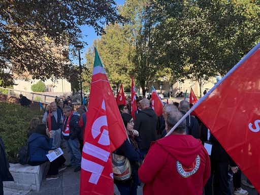 Mps, sit-in sindacati fuori da assemblea: Siena patrimonio del Paese