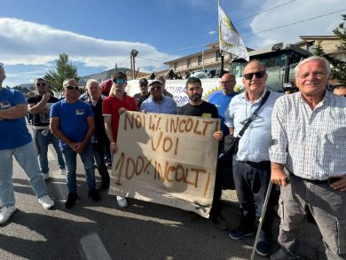 Caro carburante e tutela prodotti locali, a Gela agricoltori in corteo coi trattori. La solidarietà del Comune e dei 5 Stelle