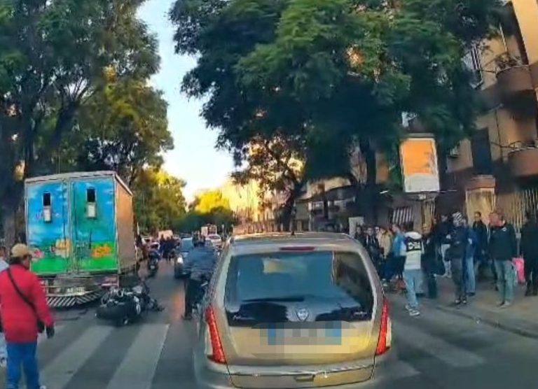 Palermo, moto si schianta contro camion: un uomo in prognosi riservata Palermo, moto si schianta contro camion: un uomo in prognosi riservata