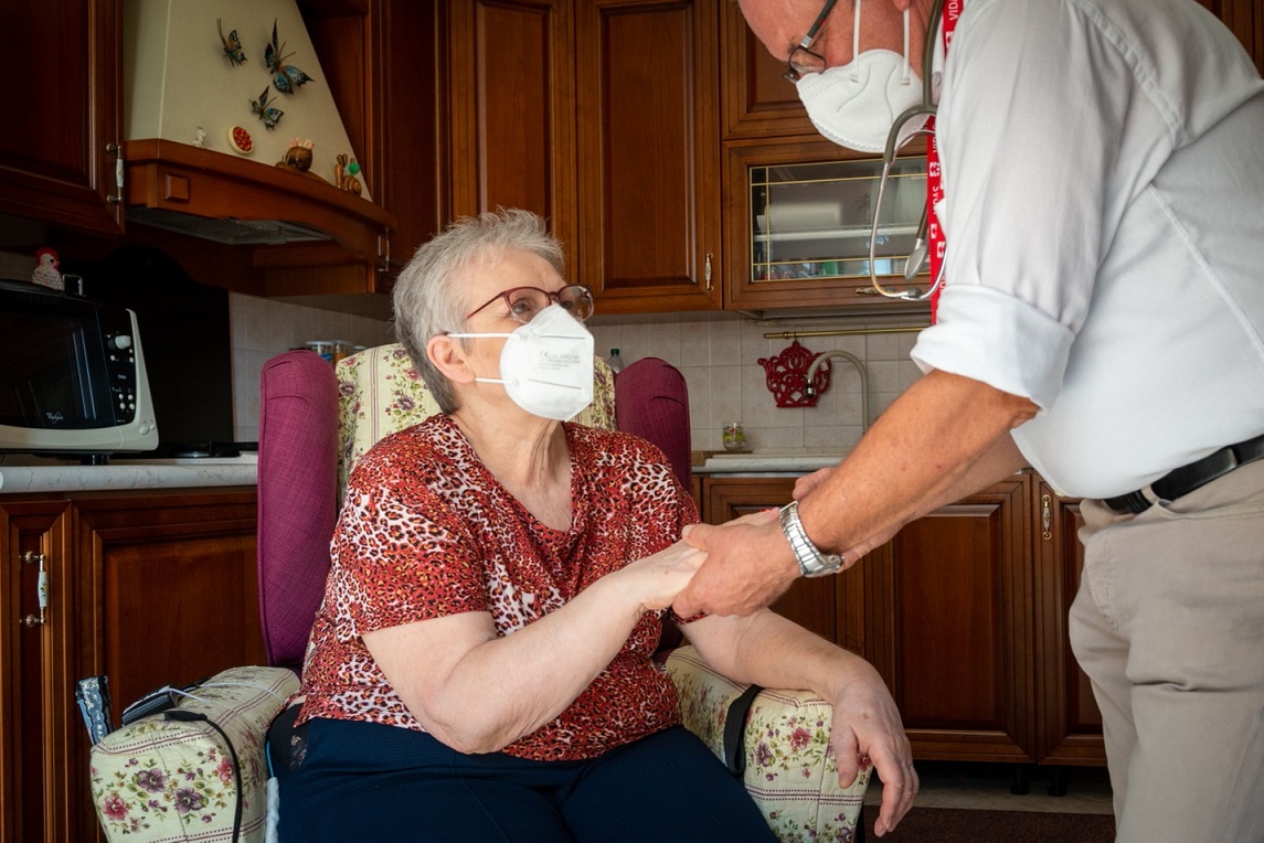 Catania, bonus caregiver con quattro anni di ritardo: da lunedì le domande