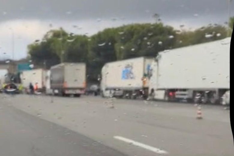 VIDEO | Autotrasportatori in sciopero, lunghe code e disagi sulla A18: il caos da San Gregorio