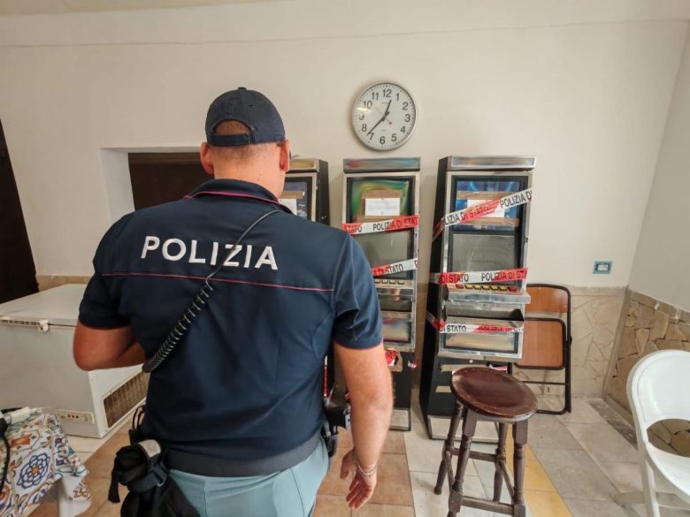 VIDEO | Blitz nel quartiere San Cristoforo: raffica di sanzioni e sequestri