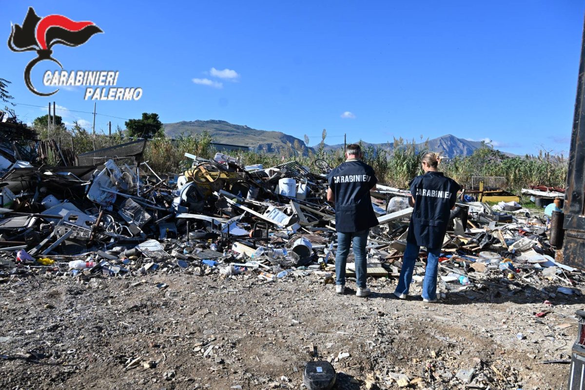 Materiali stoccati e rifiuti pericolosi, sequestrata area di tre mila metri quadrati nel Palermitano: sei denunce