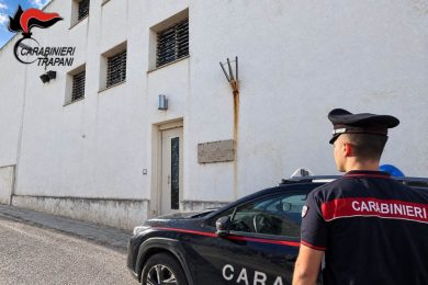 Estorsioni e minacce direttamente dal carcere di Favignana: quattro arresti