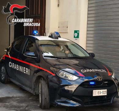 Ruba i gioielli da casa dell’ex fidanzata, poi li vende al Compro Oro: fermato 40enne