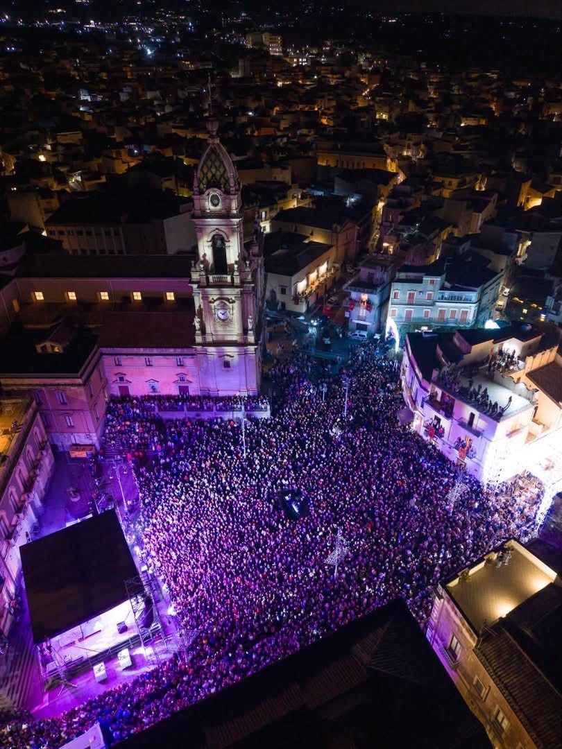 “Una comunità che sa emozionarsi”, successo per le festività patronali di Biancavilla “Una comunità che sa emozionarsi”, successo per le festività patronali di Biancavilla