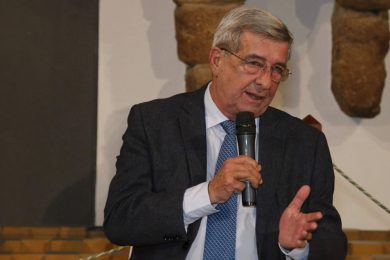 Lutto nel giornalismo, morto Franco Castaldo: “Ciao direttore, un maestro esigente e generoso”