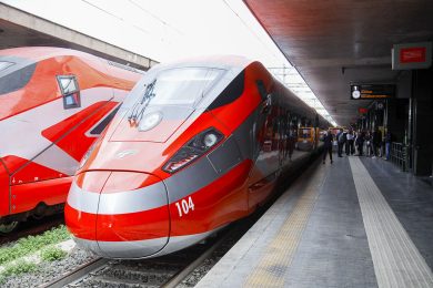 L’Etna intralcia il trasporto aereo, il treno come alternativa: si torna a parlare del progetto per tagliare i tempi Catania-Roma