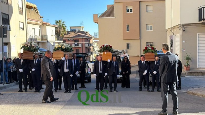 VIDEO | Una comunità in lutto, Canicattì saluta i quattro operai morti nell’incidente sulla SS123