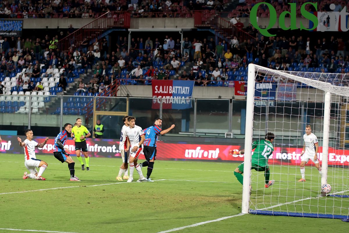 FOTO – Catania, 2-1 nel recupero col Crotone: decide Massimo Coda su rigore