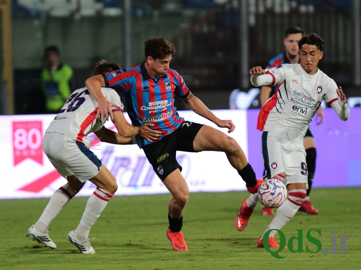 FOTO – Catania, 2-1 nel recupero col Crotone: decide Massimo Coda su rigore