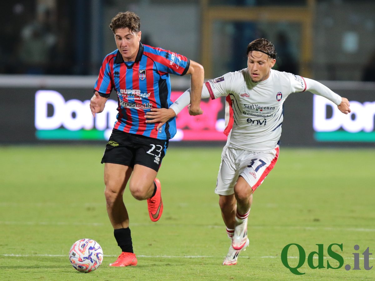 FOTO – Catania, 2-1 nel recupero col Crotone: decide Massimo Coda su rigore