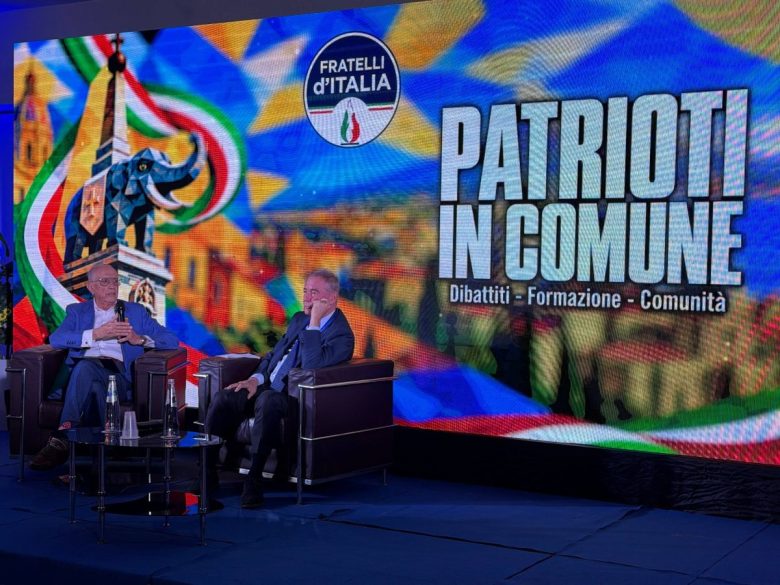 VIDEO | “Sicilia punto di riferimento industriale in tutto il mondo”: il ministro Urso a Catania per “Patrioti in Comune”