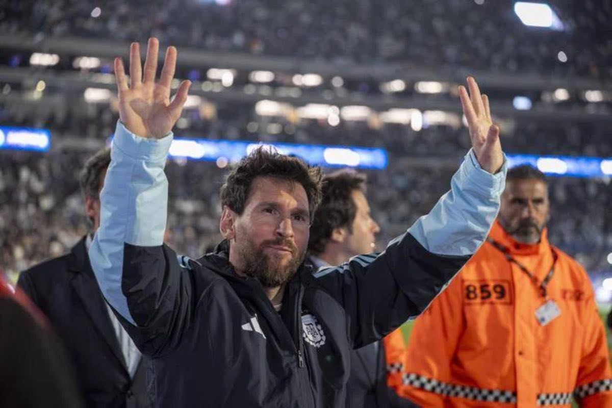L’ultima di Messi con l’Argentina è il solito spettacolo. Gol e assist col Benin, poi il saluto: “Sarà molto doloroso”