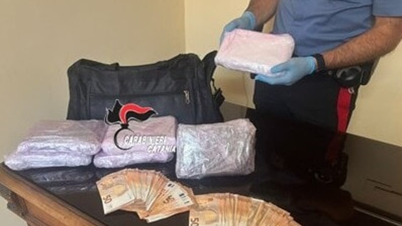 Beccati con 8 chili di cocaina, il blitz a San Giovanni Galermo: arrestati due giovanissimi