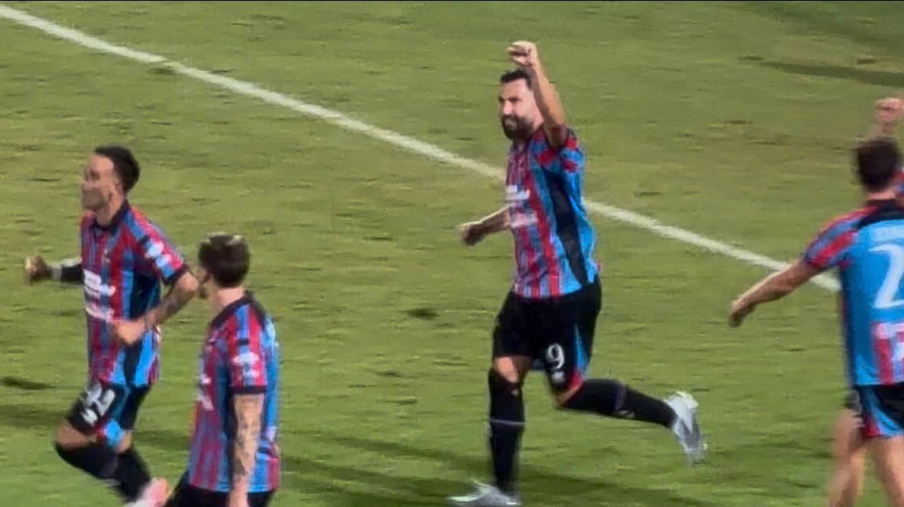 Insigne-Coda, la remuntada rossazzurra fa impazzire il “Massimino”: Crotone battuto 2-1, le pagelle Insigne-Coda, la remuntada rossazzurra fa impazzire il “Massimino”: Crotone battuto 2-1, le pagelle