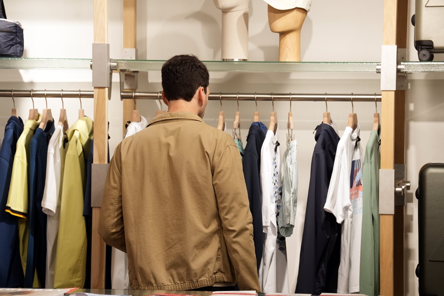 Moda, vendite giù del 4,7%: negozi in crisi, spunta l’ipotesi dei voucher per gli acquisti