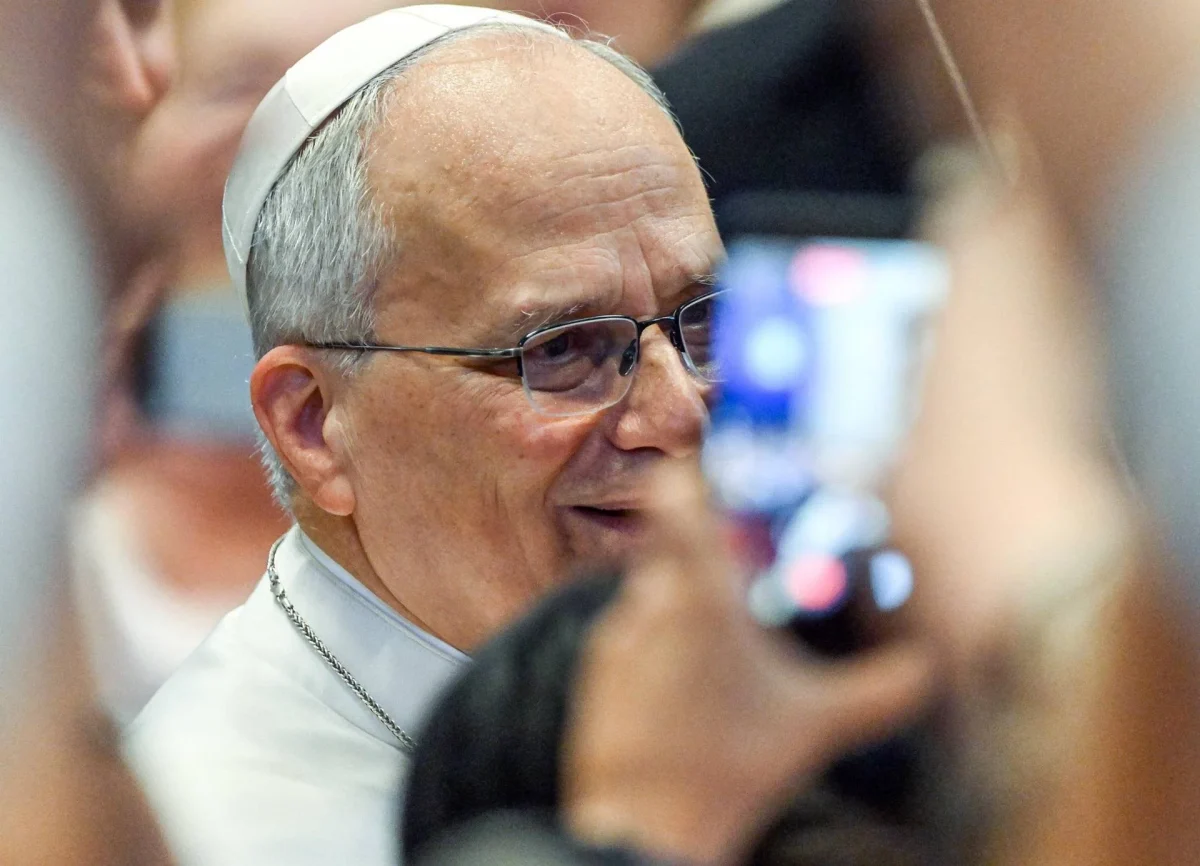 Problemi di salute per Papa Leone che annuncia: “Devo operarmi al polmone”