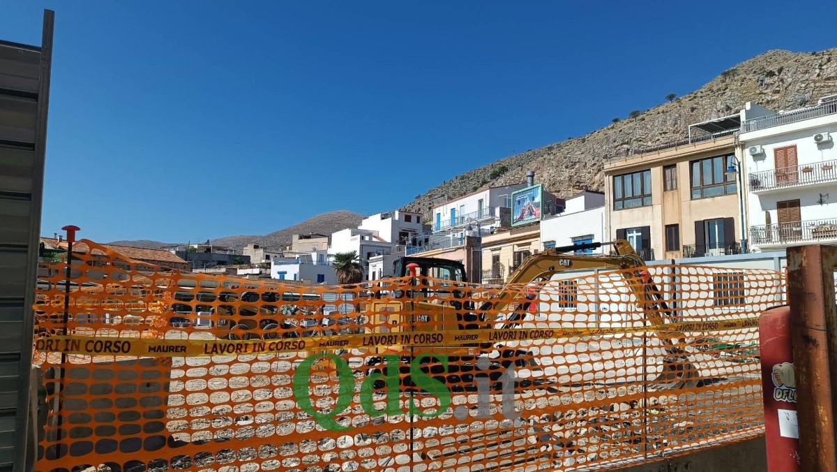 Riqualificazione piazza a Mondello: “Lavori ripresi ma serve accelerare”