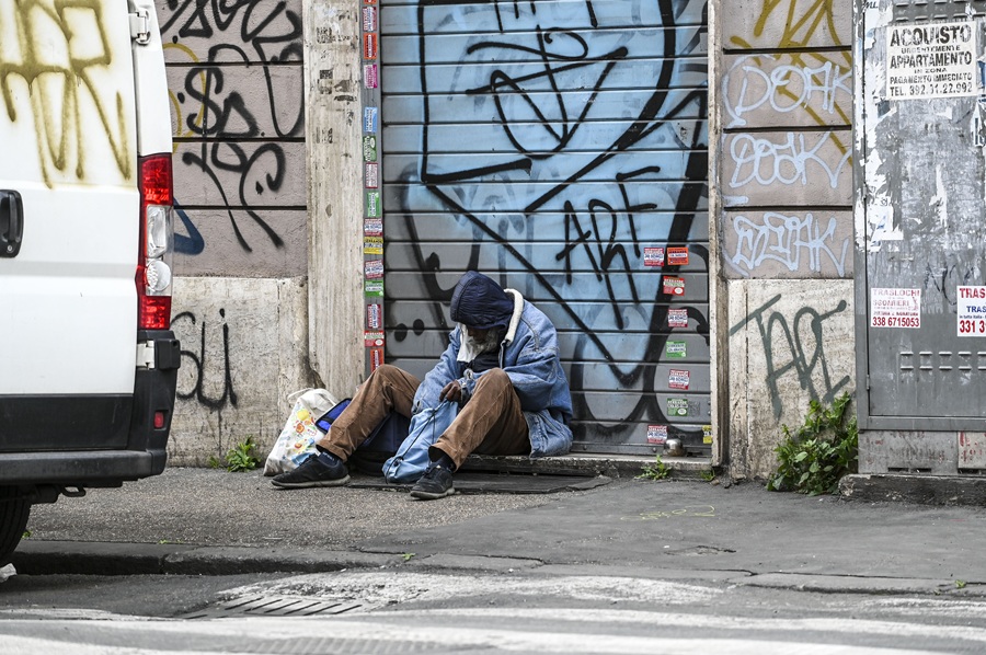 Sicilia, il volto più duro della povertà: quattro anni di Governo Meloni non cambiano il quadro